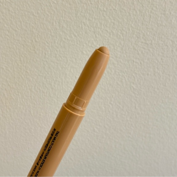 Touch A Gleam Multi Contour Stick in #01 Nude Beige - Picture 3 of 7
